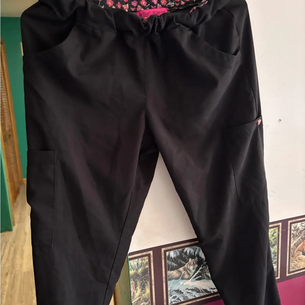 Betsey Johnson Black Scrub set top medium/pant small - Picture 2 of 4